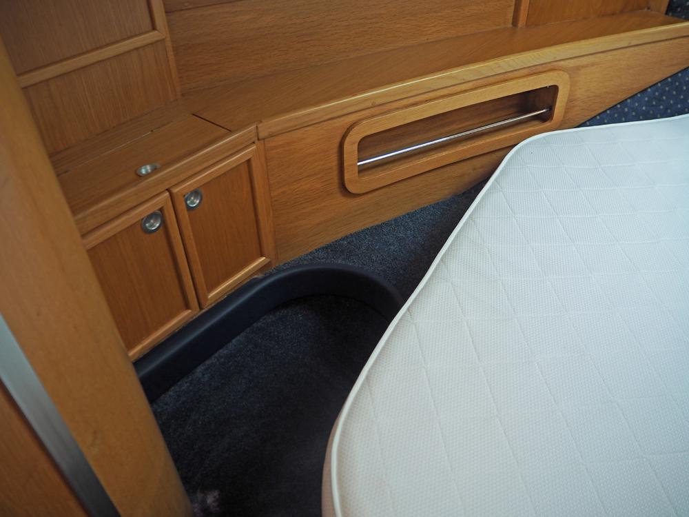 Cabin en avant, H&eacute;bergements